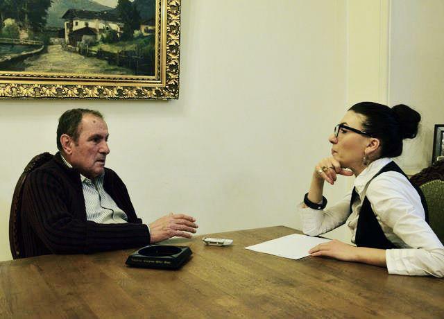 Former President Levon Ter-Petrossian gives an interview to Khristine Khanumian, journalist of "Chorrord Inqnishkhanutyun" newspaper