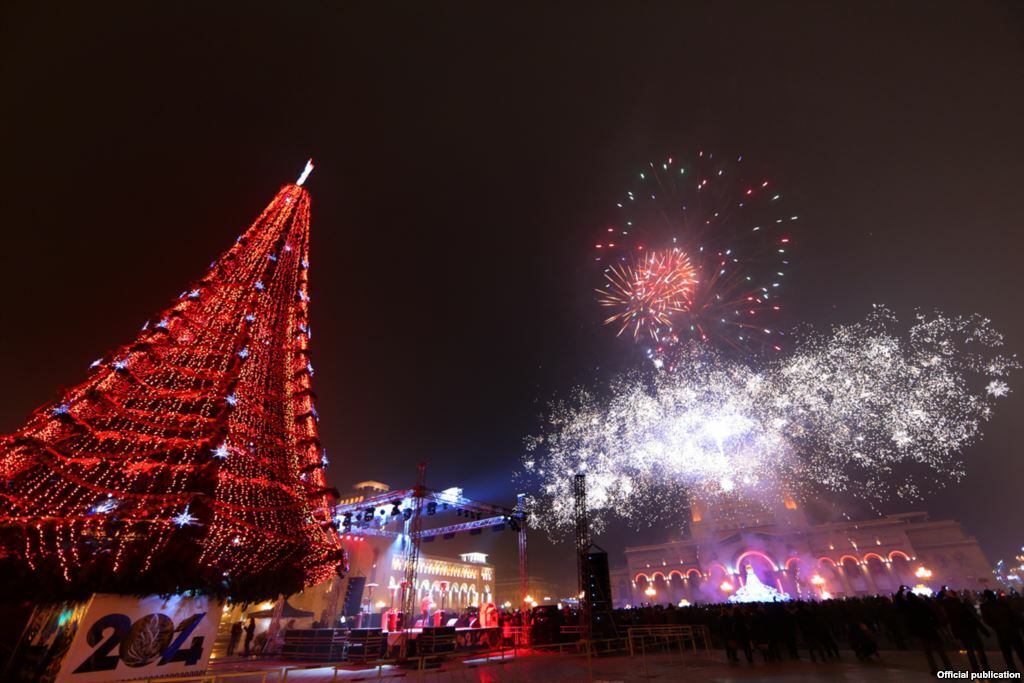 Armenia -- Festive Fireworks on New Year's Eve in Yerevan's Republic Square, 01Jan2014