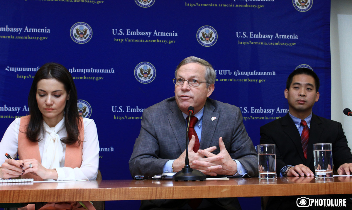 US Consul Frank Tu presented the details of new US visa regime to Armenia in US Embassy in Armenia
