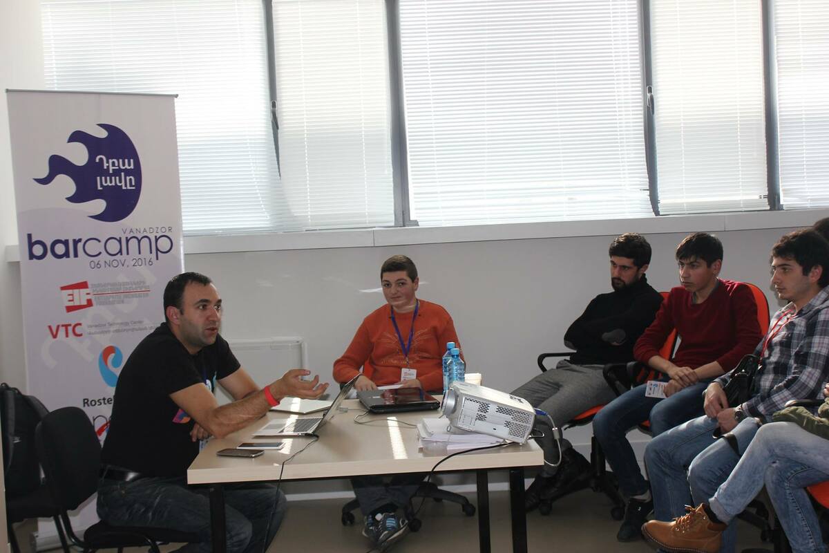 Armenia -- Artur Papan (me) speaking about "Number 1 problem of Multimedia" at BarCamp Vanadzor, 12Nov2016