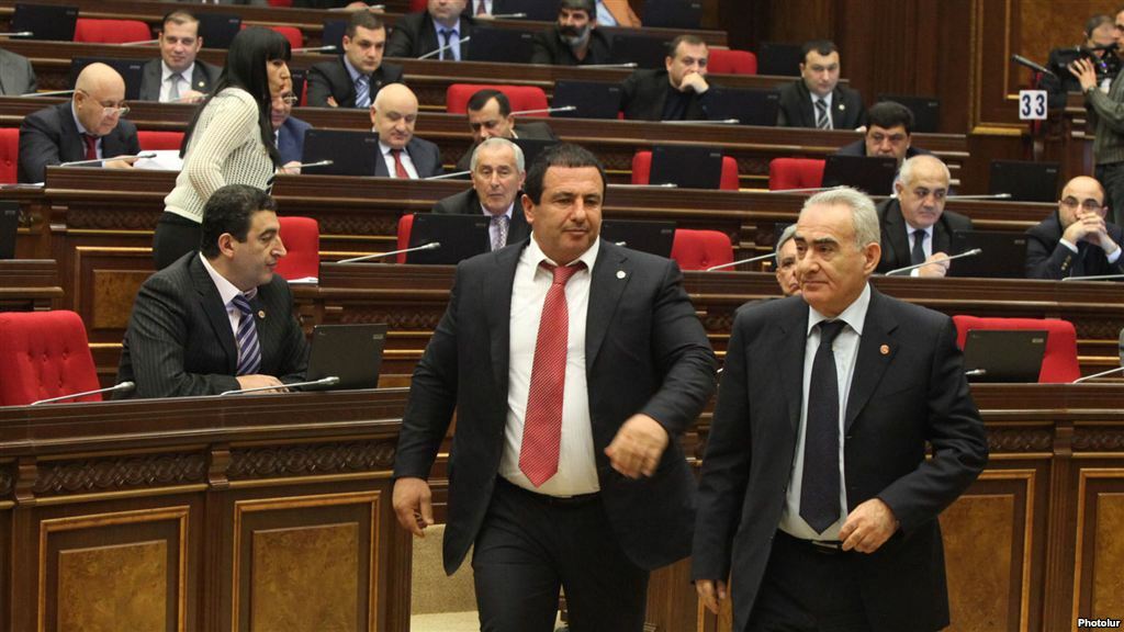 Armenia - Prosperous Armenia Party leader Gagik Tsarukian (C) attends a parliament session in Yerevan, 4Feb2013 | Photo from www.azatutyun.am