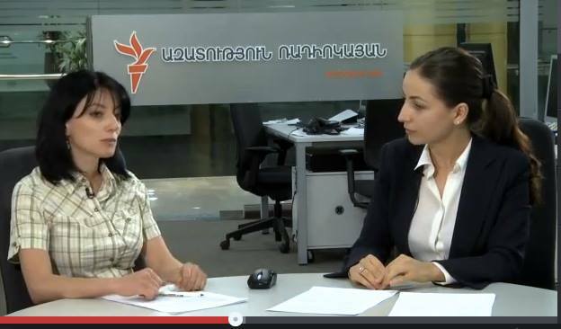 Show-host Ruzanna Stepanian (R) and RFE/RL's Anush Martirosian discuss the Parliamentary bi-elections held in Syuniq on Sunday live