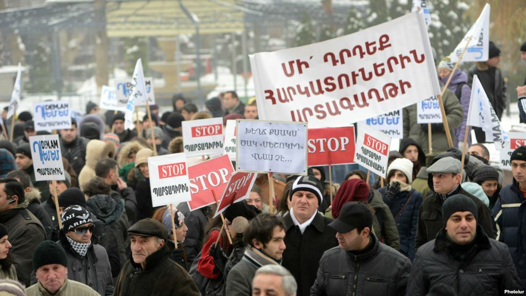Armenia - Workers demonstrate against controversial pension reform, Yerevan,17Dec2013