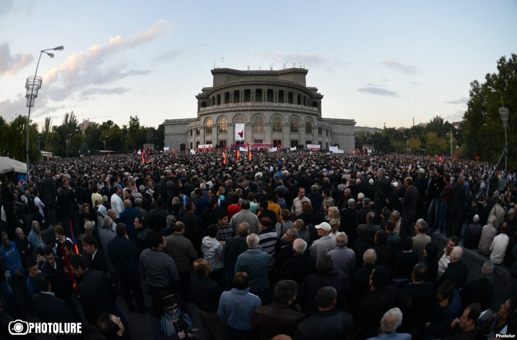 Armenia -- Opposition parties hold a rally in Liberty Square, Yerevan, 10Oct2014
