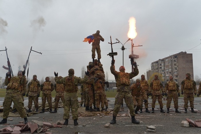 Armenia - Armenian army commandos demonstrate their skills at a military base in Yerevan, 22Nov2014.