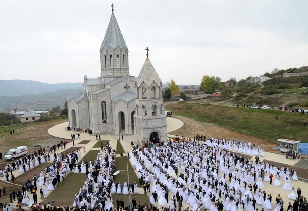 AZERBAIJAN-KARABAKH-MASS-WEDDING