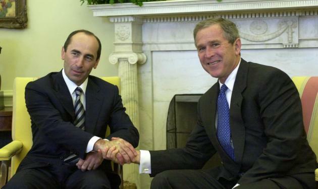 George Bush meets Robert Kocharian at the White Hosue, April 2001