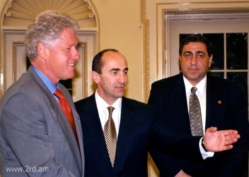 Bill Clinton meets Robrt Kocharian at the White House, April 1999